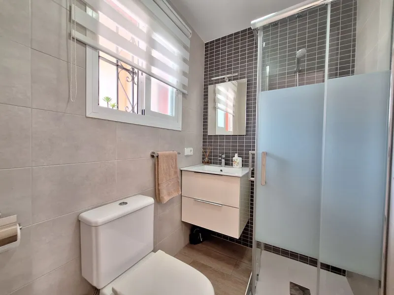 House - Townhouse в продаже в Estepona, Málaga. В доме 3 спален и 2 ванных комнат. Площадь дома 155 м²