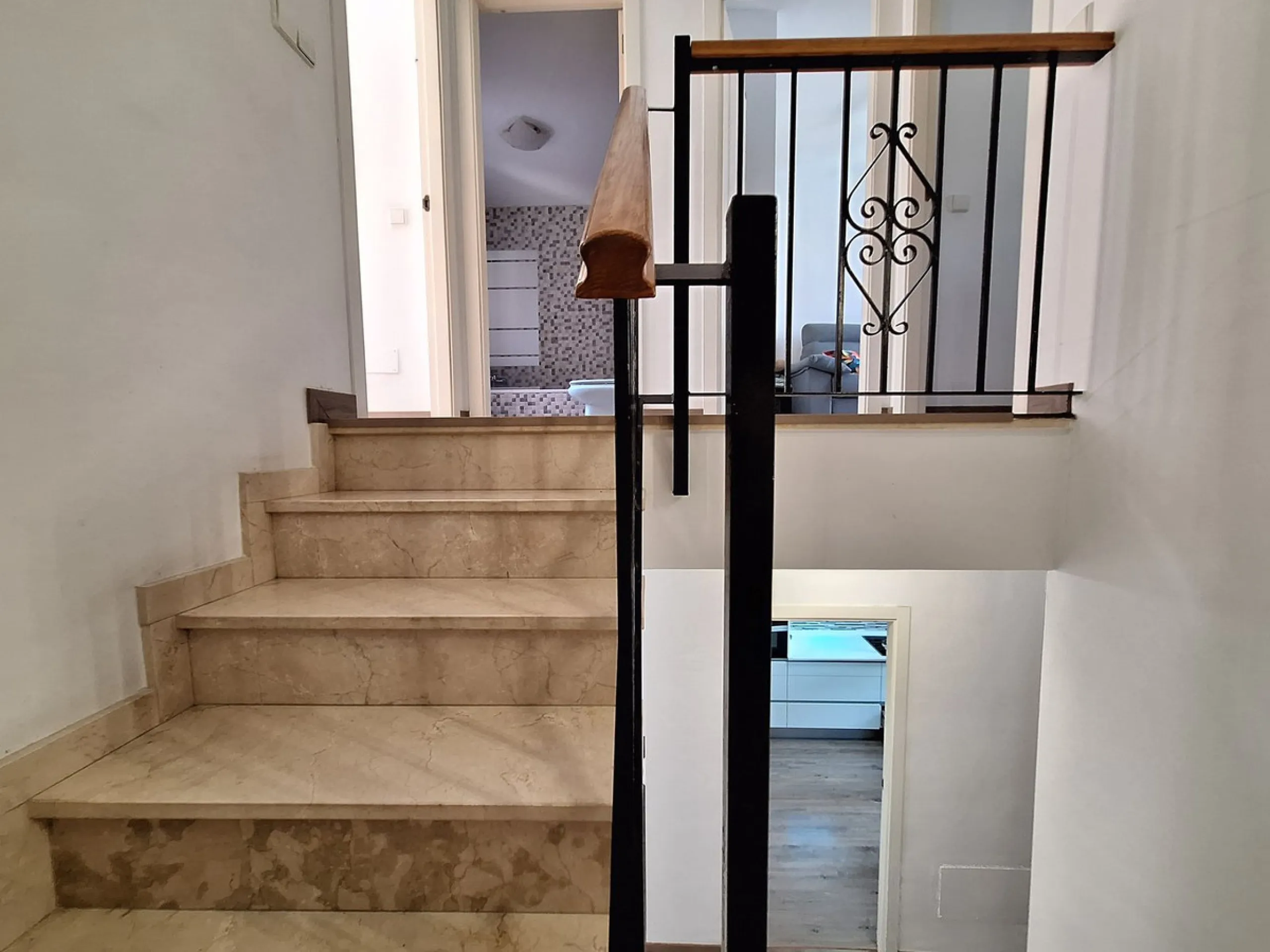House - Townhouse в продаже в Estepona, Málaga. В доме 3 спален и 2 ванных комнат. Площадь дома 155 м²