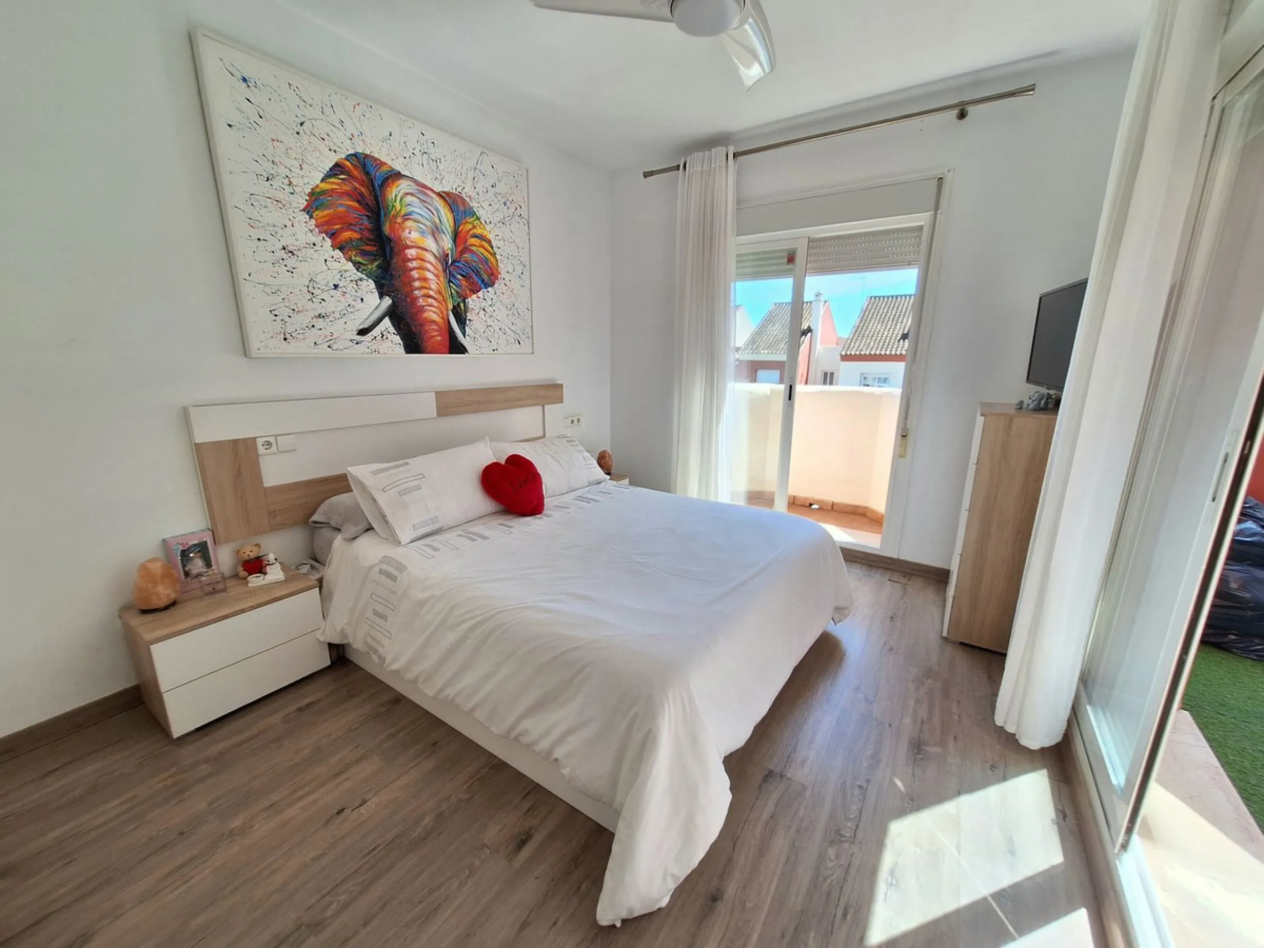 House - Townhouse в продаже в Estepona, Málaga. В доме 3 спален и 2 ванных комнат. Площадь дома 155 м²