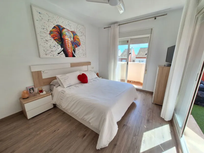 House - Townhouse в продаже в Estepona, Málaga. В доме 3 спален и 2 ванных комнат. Площадь дома 155 м²