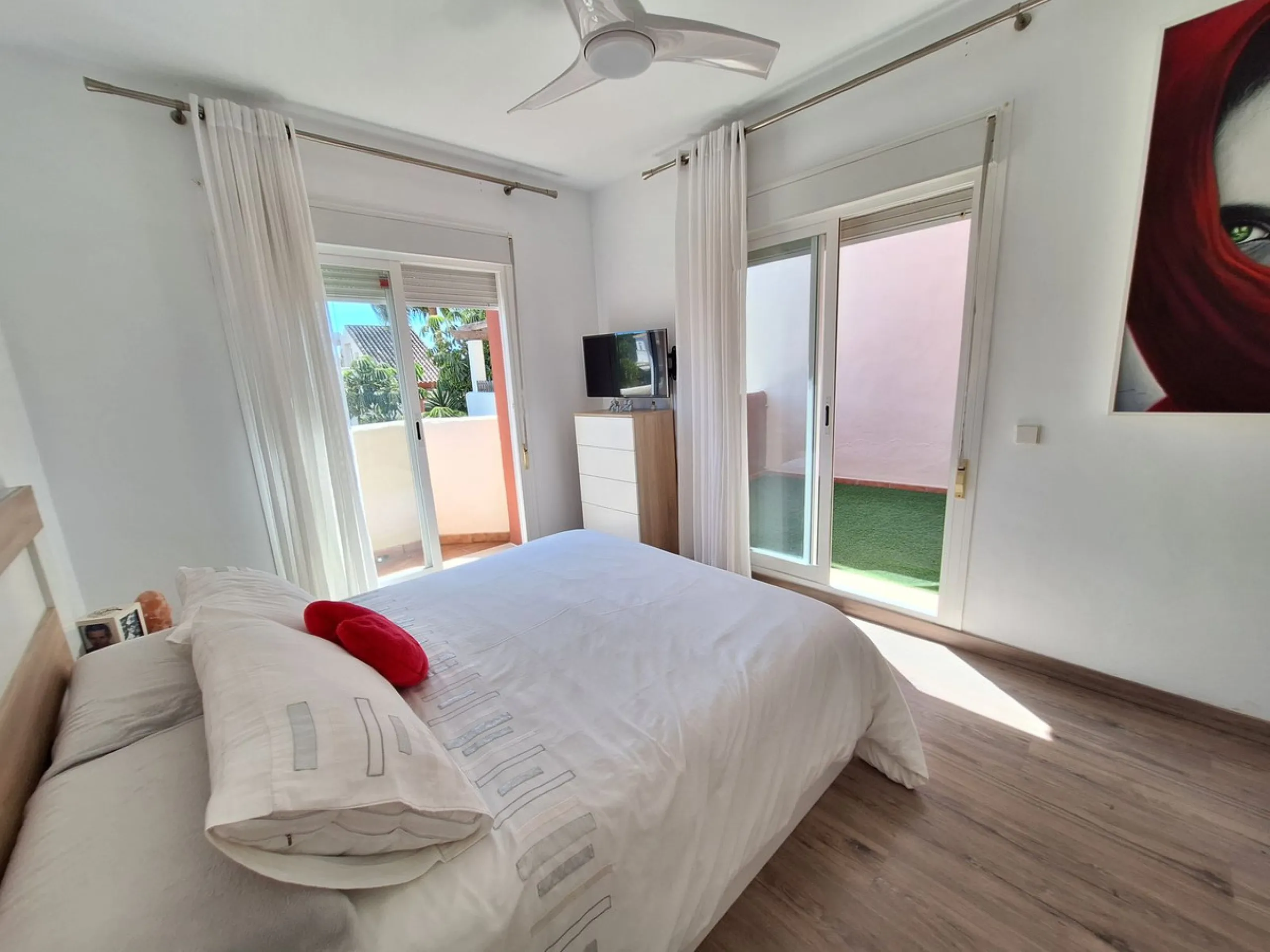House - Townhouse в продаже в Estepona, Málaga. В доме 3 спален и 2 ванных комнат. Площадь дома 155 м²