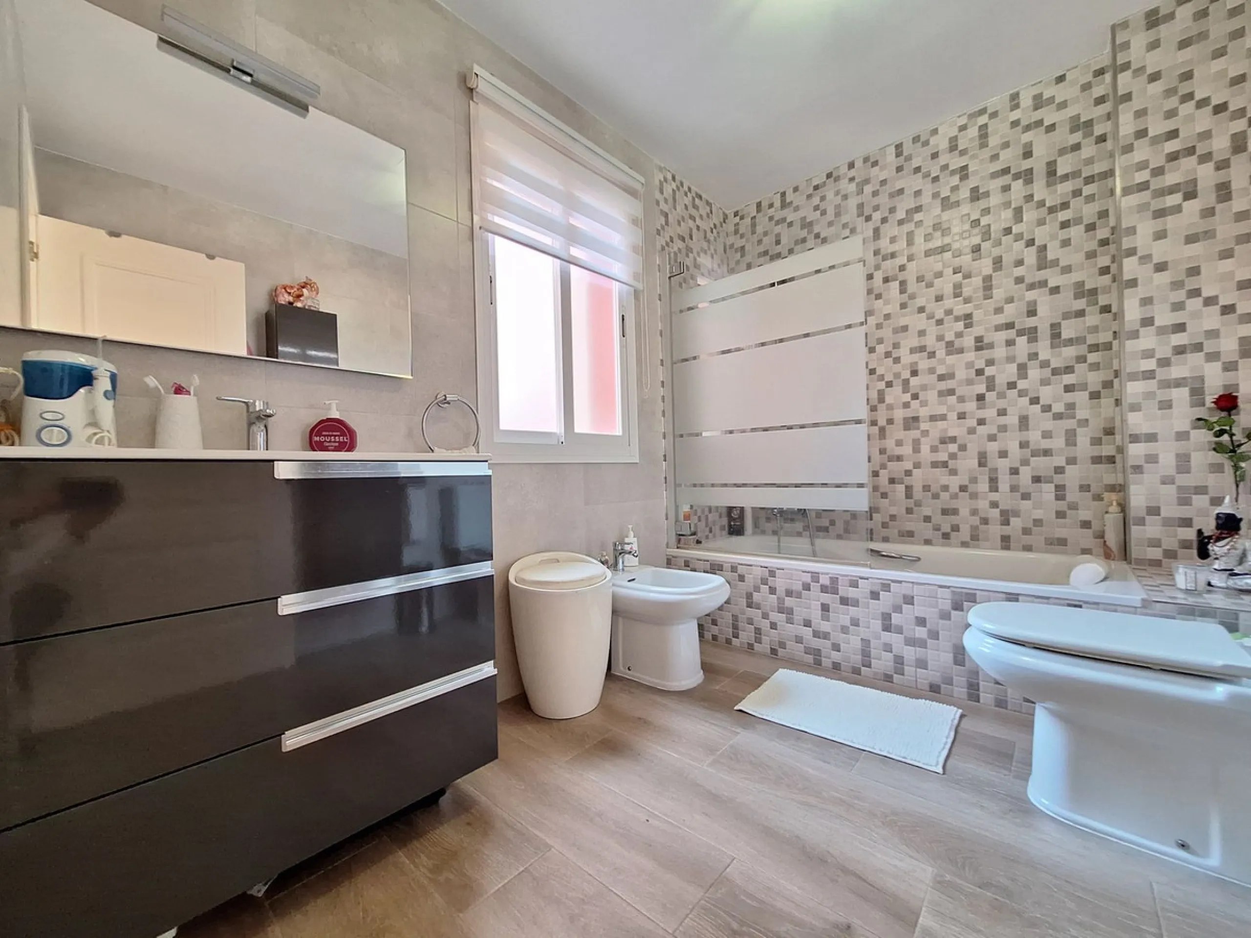House - Townhouse в продаже в Estepona, Málaga. В доме 3 спален и 2 ванных комнат. Площадь дома 155 м²