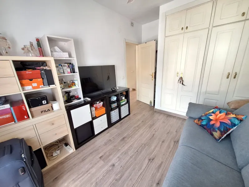 House - Townhouse в продаже в Estepona, Málaga. В доме 3 спален и 2 ванных комнат. Площадь дома 155 м²