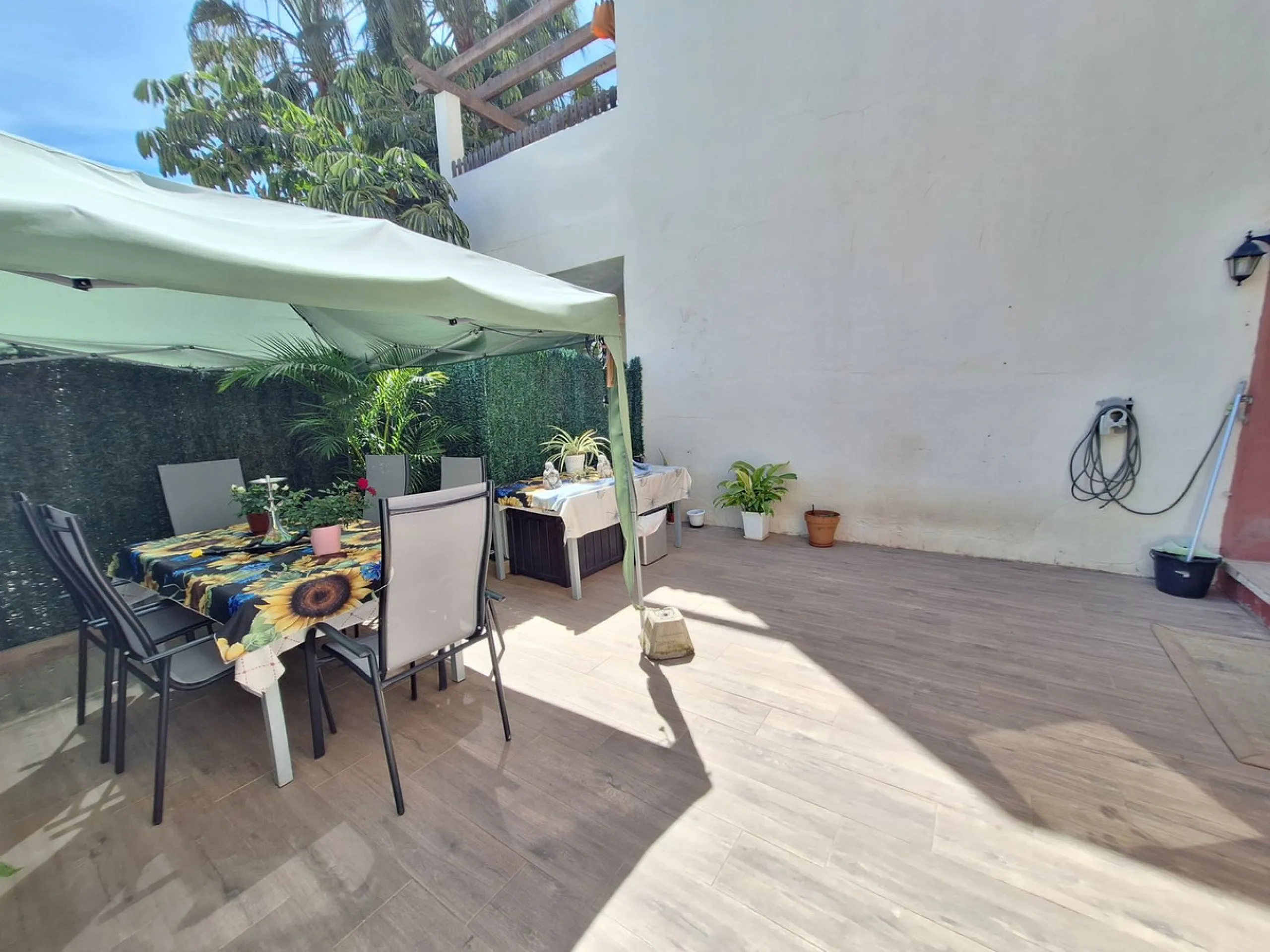House - Townhouse в продаже в Estepona, Málaga. В доме 3 спален и 2 ванных комнат. Площадь дома 155 м²