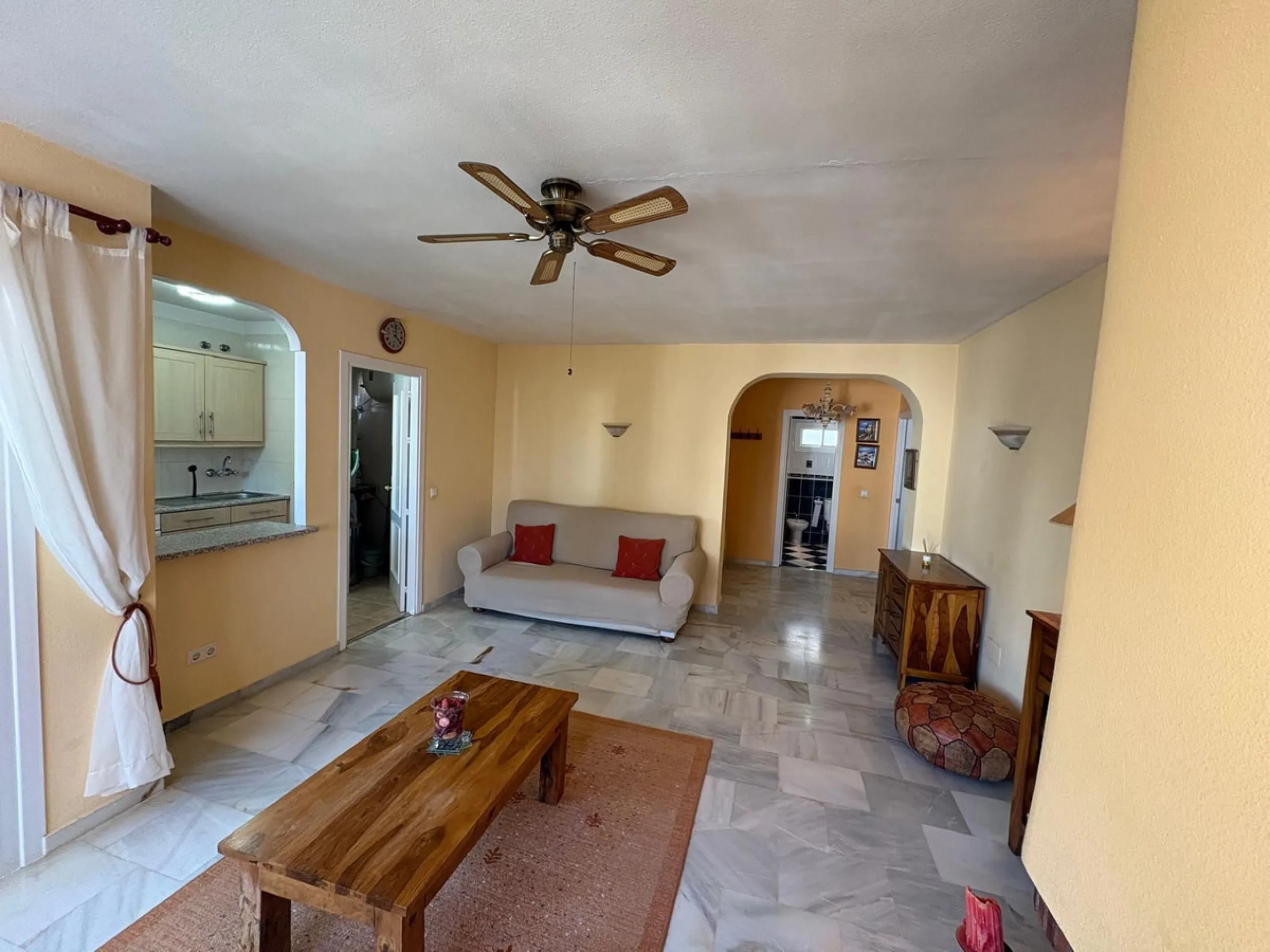 Beautiful south-facing 2-bedroom, 1-bathroom apartment located in La Reserva de Marbella.