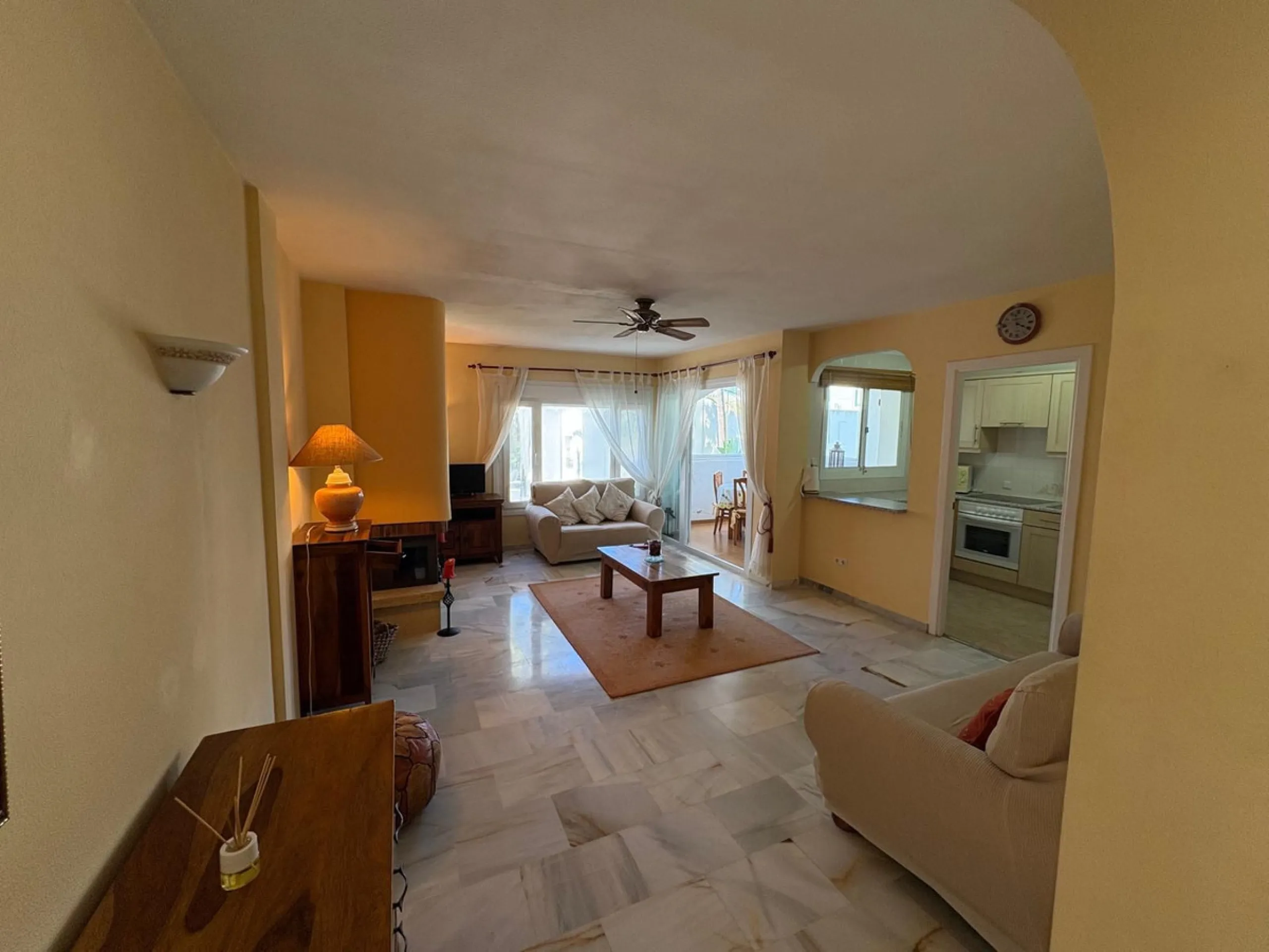 Beautiful south-facing 2-bedroom, 1-bathroom apartment located in La Reserva de Marbella.