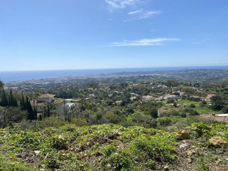 Three prime development plots totalling 6,100 sqm, offering breathtaking views near Mijas Pueblo, are available for sale.