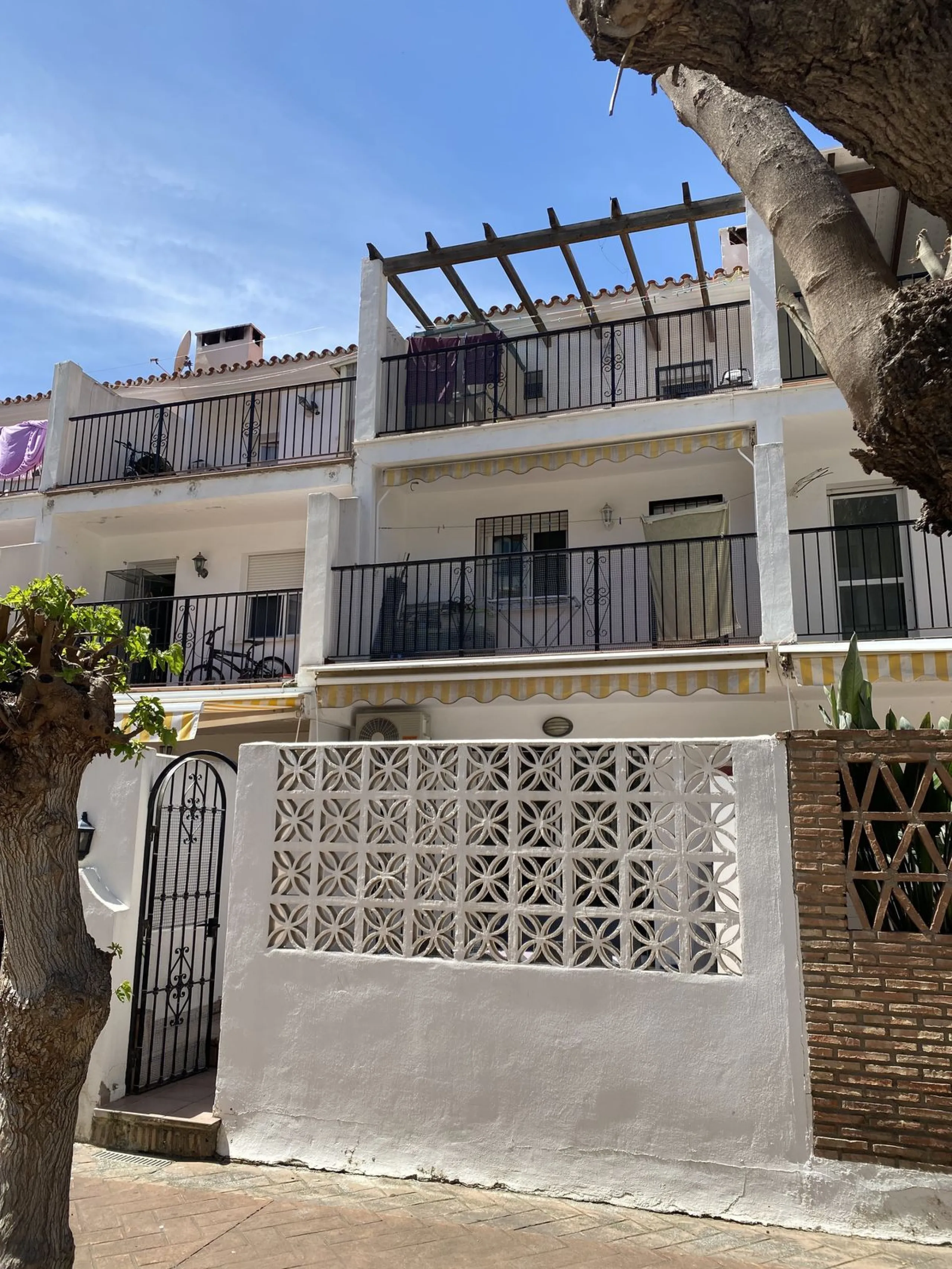 House - Townhouse в продаже в Mijas, Málaga. В доме 3 спален и 2 ванных комнат. Площадь дома 151 м²