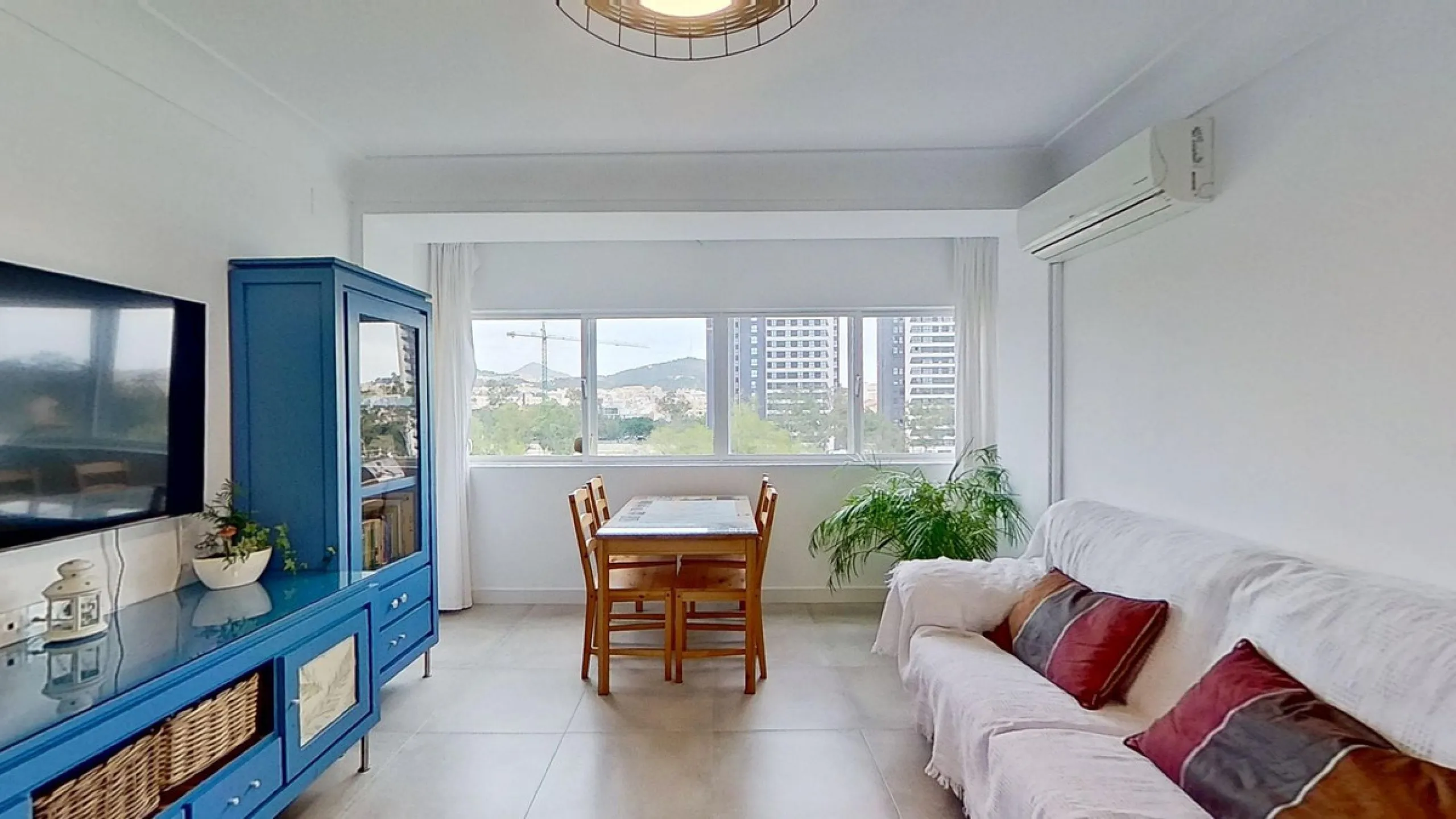 Apartment - Middle Floor Apartment в продаже в Málaga, Málaga. В доме 3 спален и 1 ванных комнат. Площадь дома 73 м²