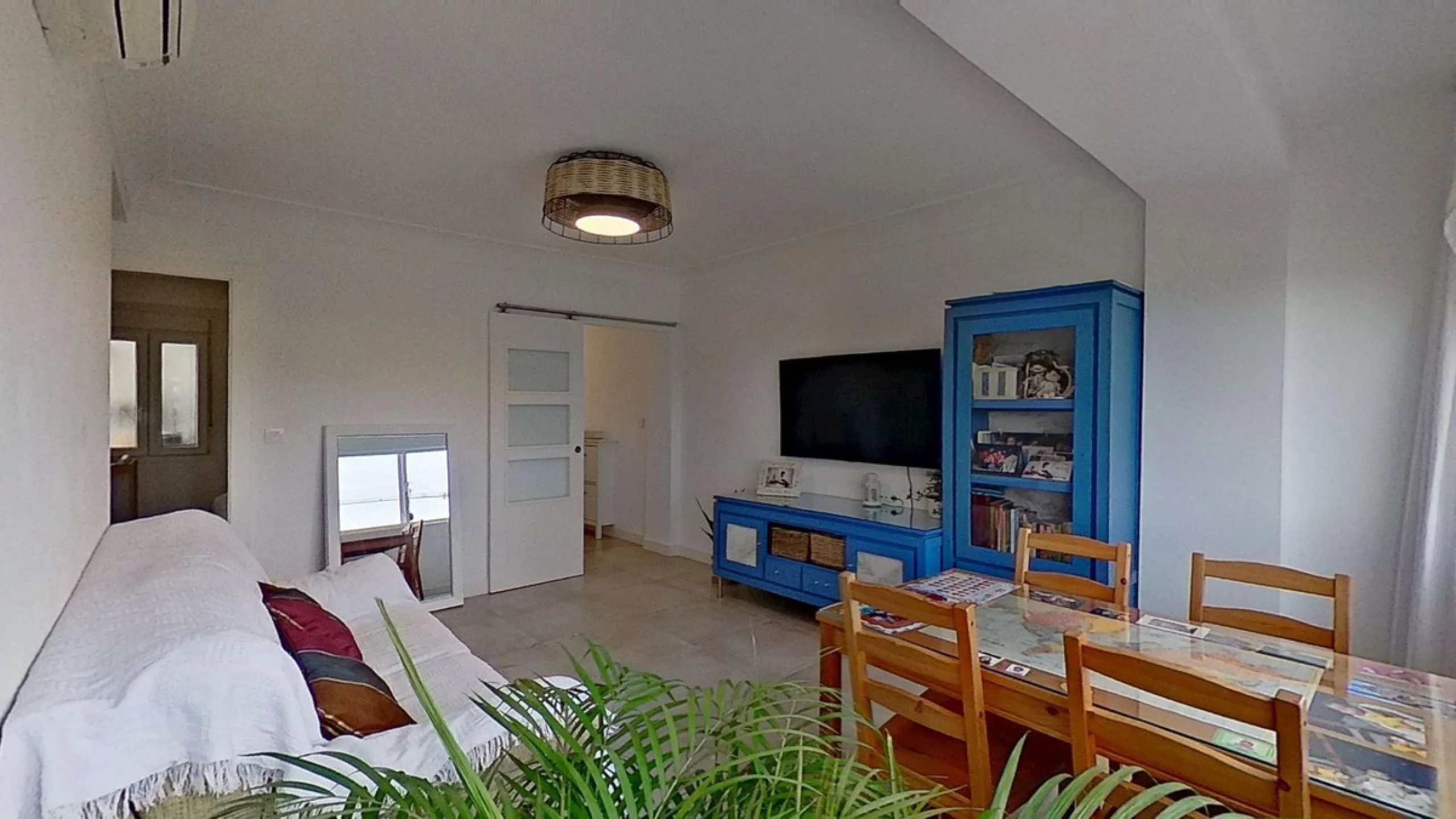 Apartment - Middle Floor Apartment в продаже в Málaga, Málaga. В доме 3 спален и 1 ванных комнат. Площадь дома 73 м²