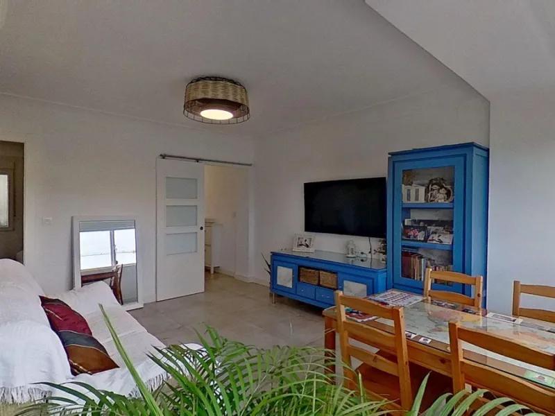 Apartment - Middle Floor Apartment в продаже в Málaga, Málaga. В доме 3 спален и 1 ванных комнат. Площадь дома 73 м²
