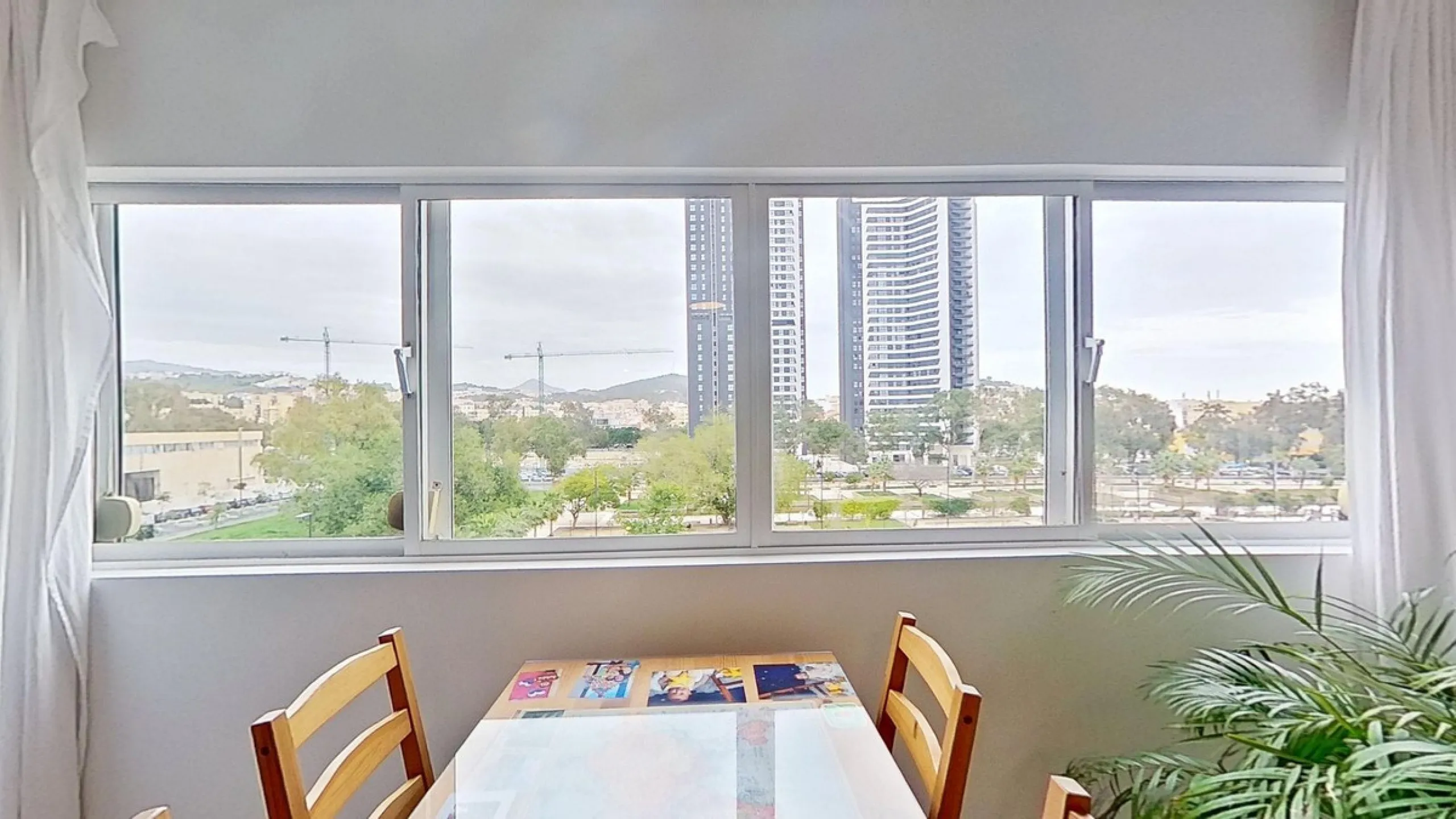 Apartment - Middle Floor Apartment в продаже в Málaga, Málaga. В доме 3 спален и 1 ванных комнат. Площадь дома 73 м²