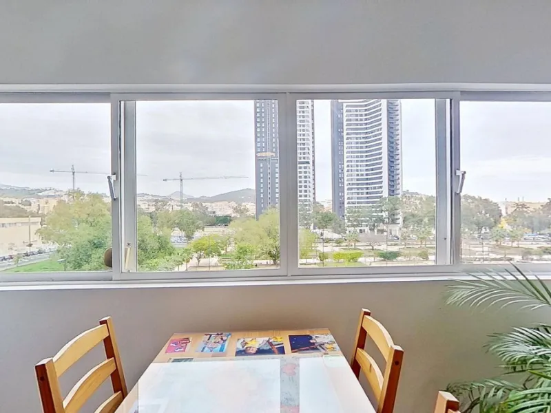 Apartment - Middle Floor Apartment в продаже в Málaga, Málaga. В доме 3 спален и 1 ванных комнат. Площадь дома 73 м²