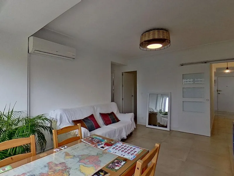 Apartment - Middle Floor Apartment в продаже в Málaga, Málaga. В доме 3 спален и 1 ванных комнат. Площадь дома 73 м²