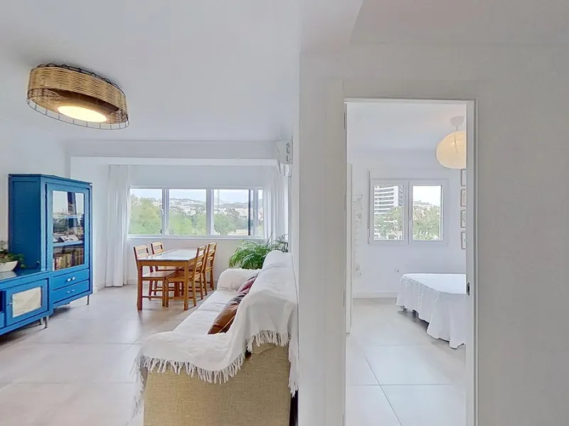 Apartment - Middle Floor Apartment в продаже в Málaga, Málaga. В доме 3 спален и 1 ванных комнат. Площадь дома 73 м²