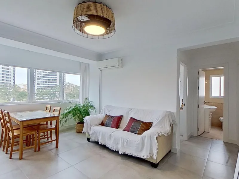 Apartment - Middle Floor Apartment в продаже в Málaga, Málaga. В доме 3 спален и 1 ванных комнат. Площадь дома 73 м²