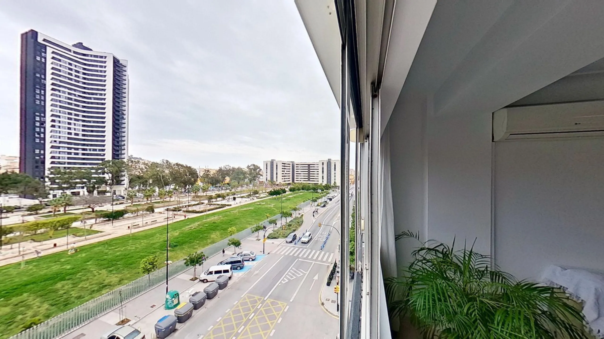 Apartment - Middle Floor Apartment в продаже в Málaga, Málaga. В доме 3 спален и 1 ванных комнат. Площадь дома 73 м²