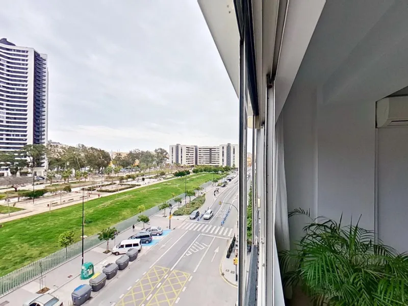 Apartment - Middle Floor Apartment в продаже в Málaga, Málaga. В доме 3 спален и 1 ванных комнат. Площадь дома 73 м²