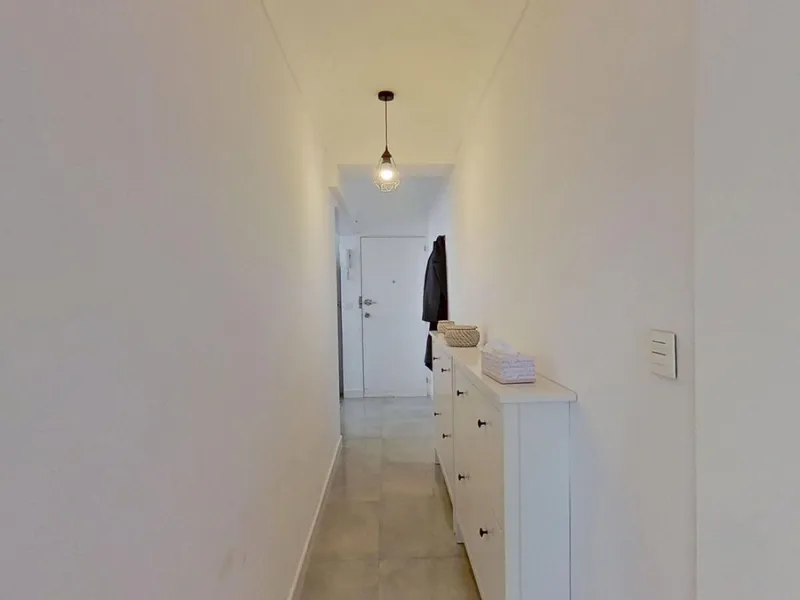Apartment - Middle Floor Apartment в продаже в Málaga, Málaga. В доме 3 спален и 1 ванных комнат. Площадь дома 73 м²
