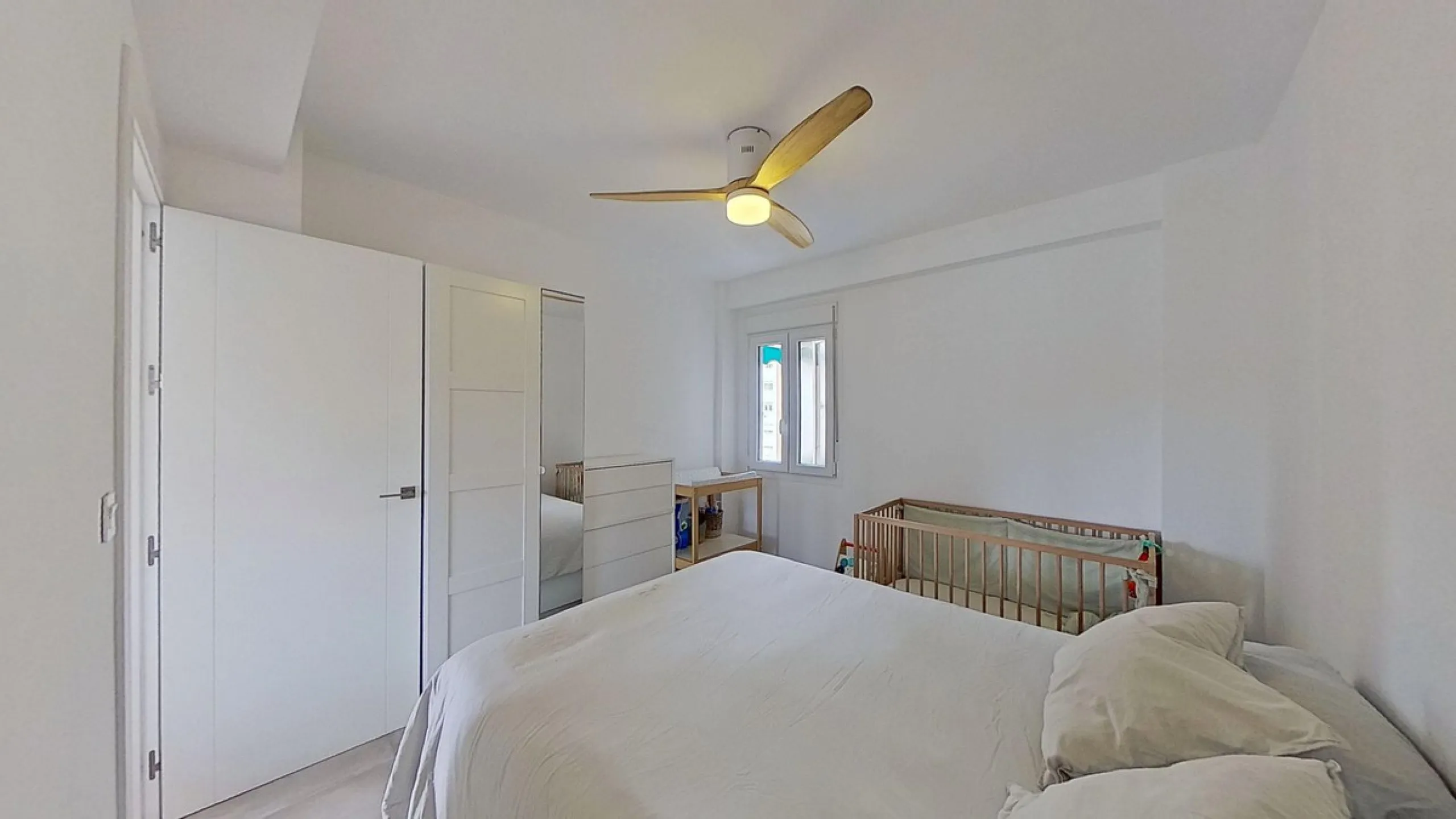 Apartment - Middle Floor Apartment в продаже в Málaga, Málaga. В доме 3 спален и 1 ванных комнат. Площадь дома 73 м²