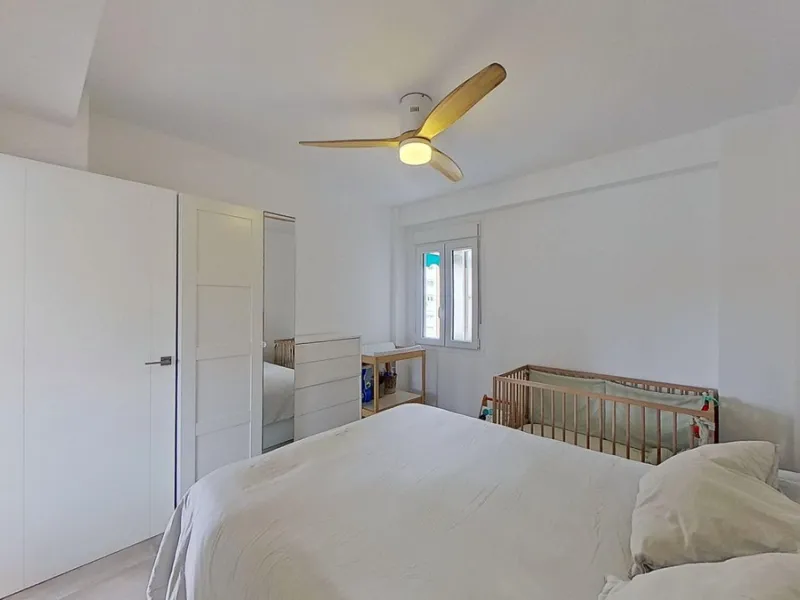 Apartment - Middle Floor Apartment в продаже в Málaga, Málaga. В доме 3 спален и 1 ванных комнат. Площадь дома 73 м²