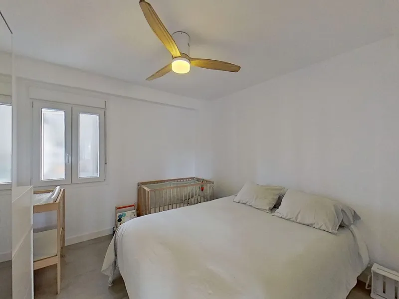 Apartment - Middle Floor Apartment в продаже в Málaga, Málaga. В доме 3 спален и 1 ванных комнат. Площадь дома 73 м²