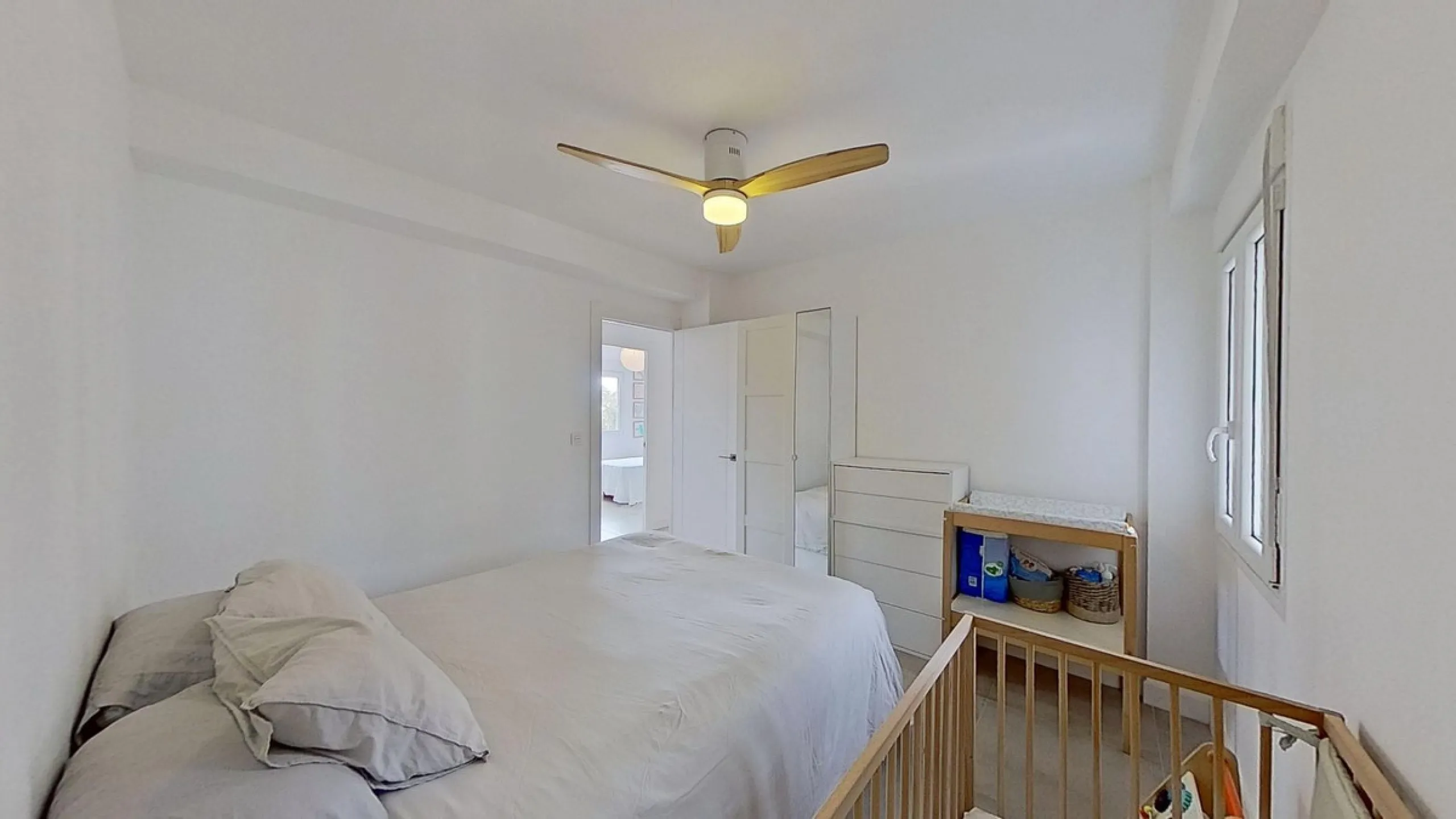 Apartment - Middle Floor Apartment в продаже в Málaga, Málaga. В доме 3 спален и 1 ванных комнат. Площадь дома 73 м²