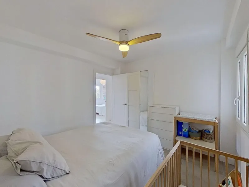 Apartment - Middle Floor Apartment в продаже в Málaga, Málaga. В доме 3 спален и 1 ванных комнат. Площадь дома 73 м²