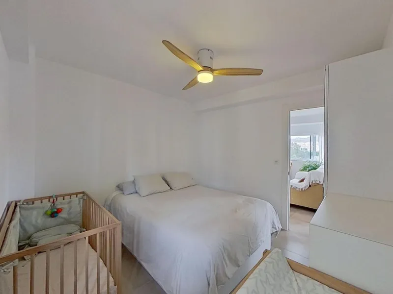 Apartment - Middle Floor Apartment в продаже в Málaga, Málaga. В доме 3 спален и 1 ванных комнат. Площадь дома 73 м²
