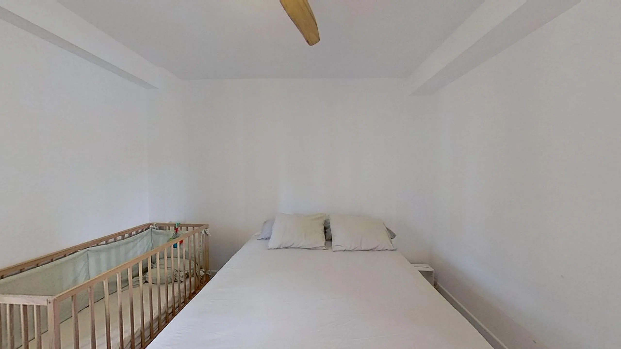 Apartment - Middle Floor Apartment в продаже в Málaga, Málaga. В доме 3 спален и 1 ванных комнат. Площадь дома 73 м²