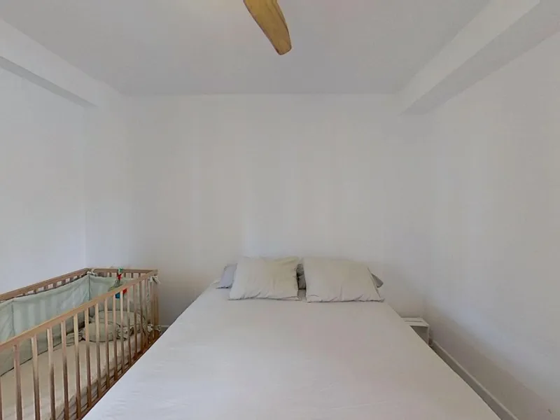 Apartment - Middle Floor Apartment в продаже в Málaga, Málaga. В доме 3 спален и 1 ванных комнат. Площадь дома 73 м²