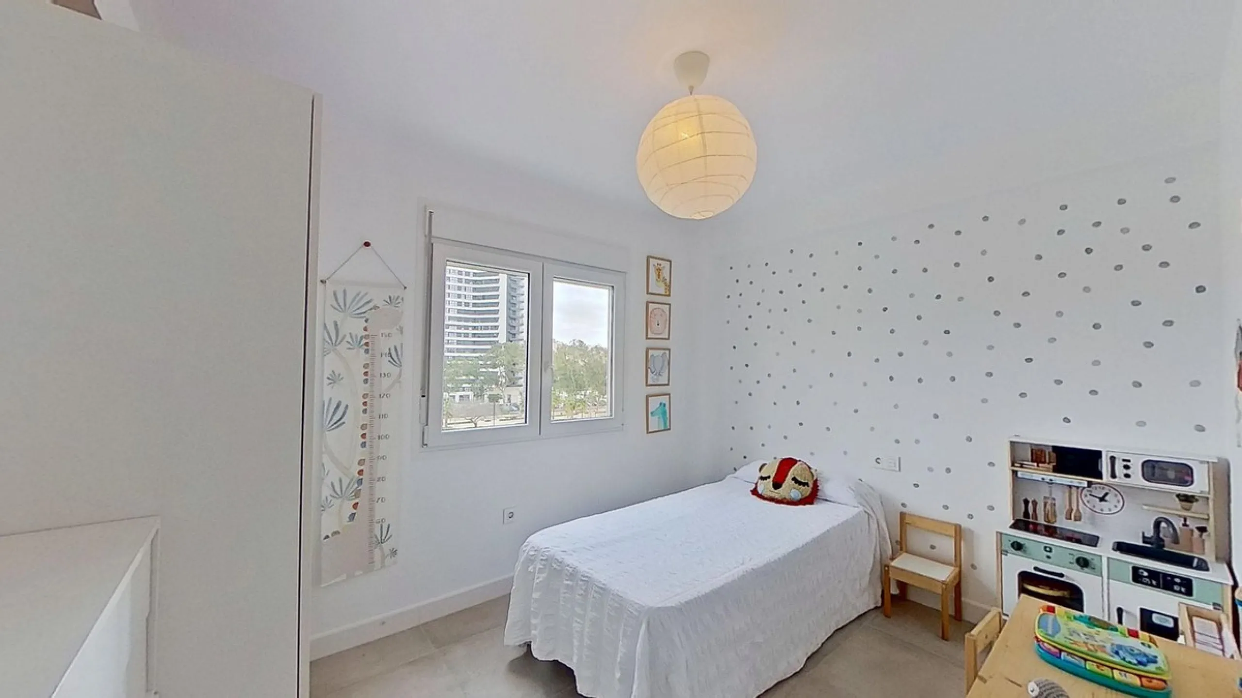 Apartment - Middle Floor Apartment в продаже в Málaga, Málaga. В доме 3 спален и 1 ванных комнат. Площадь дома 73 м²
