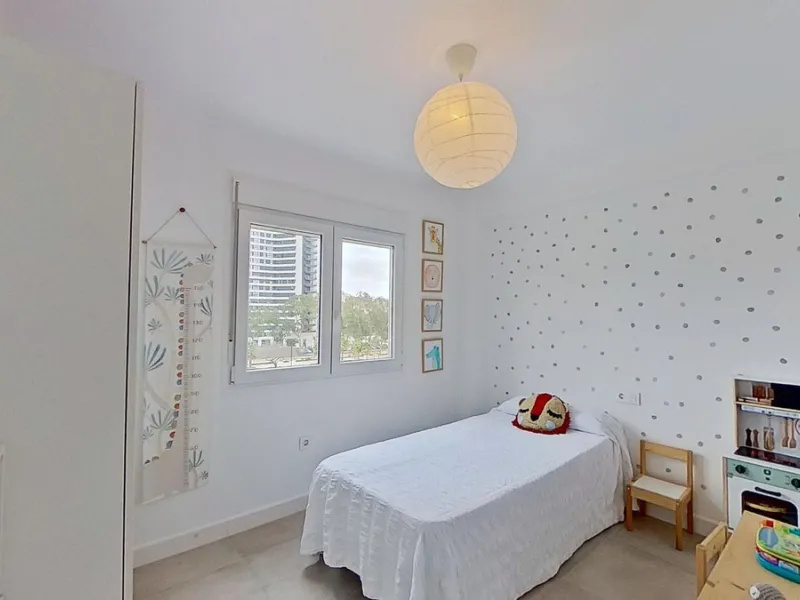 Apartment - Middle Floor Apartment в продаже в Málaga, Málaga. В доме 3 спален и 1 ванных комнат. Площадь дома 73 м²