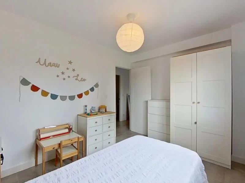 Apartment - Middle Floor Apartment в продаже в Málaga, Málaga. В доме 3 спален и 1 ванных комнат. Площадь дома 73 м²