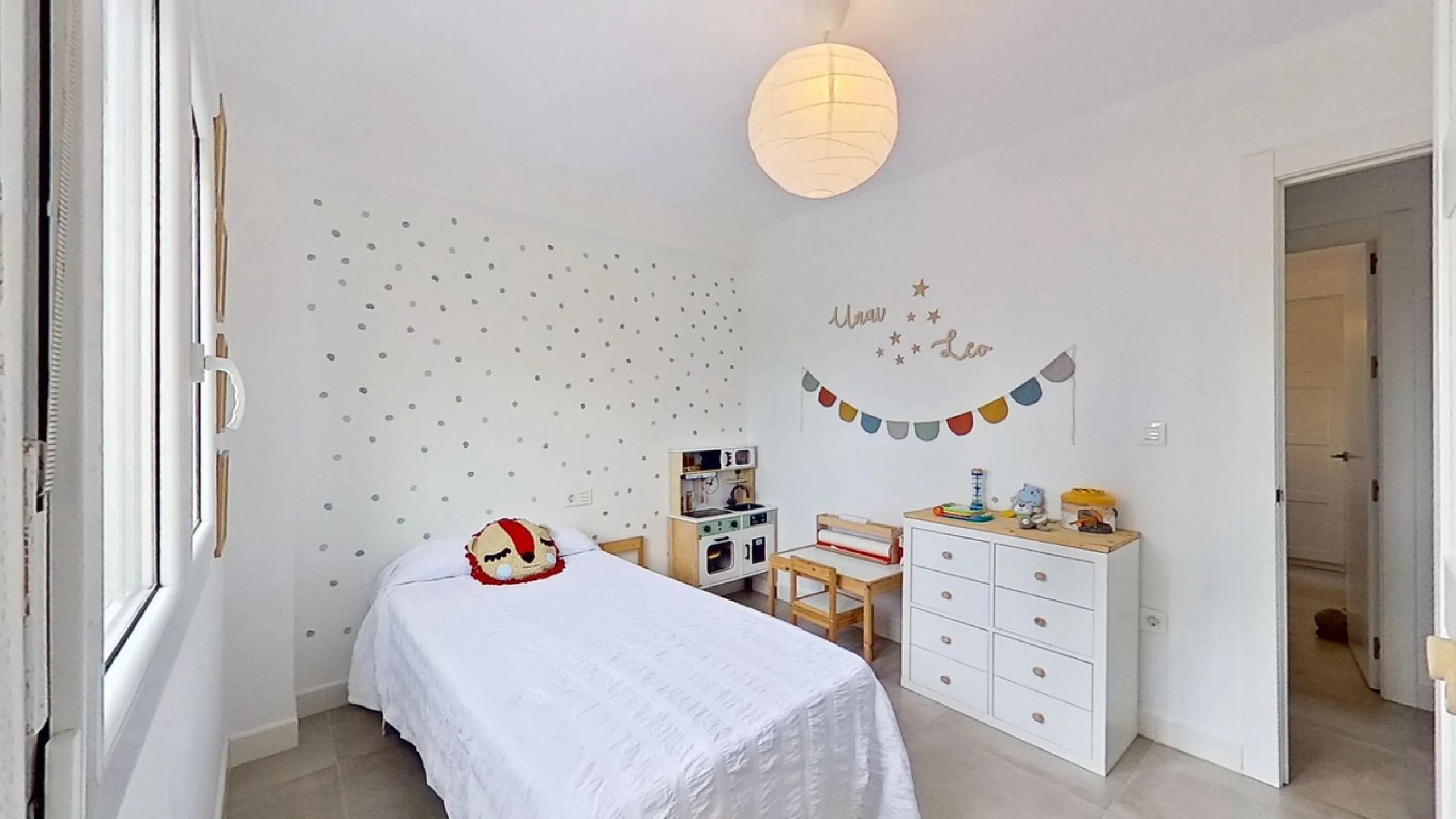 Apartment - Middle Floor Apartment в продаже в Málaga, Málaga. В доме 3 спален и 1 ванных комнат. Площадь дома 73 м²