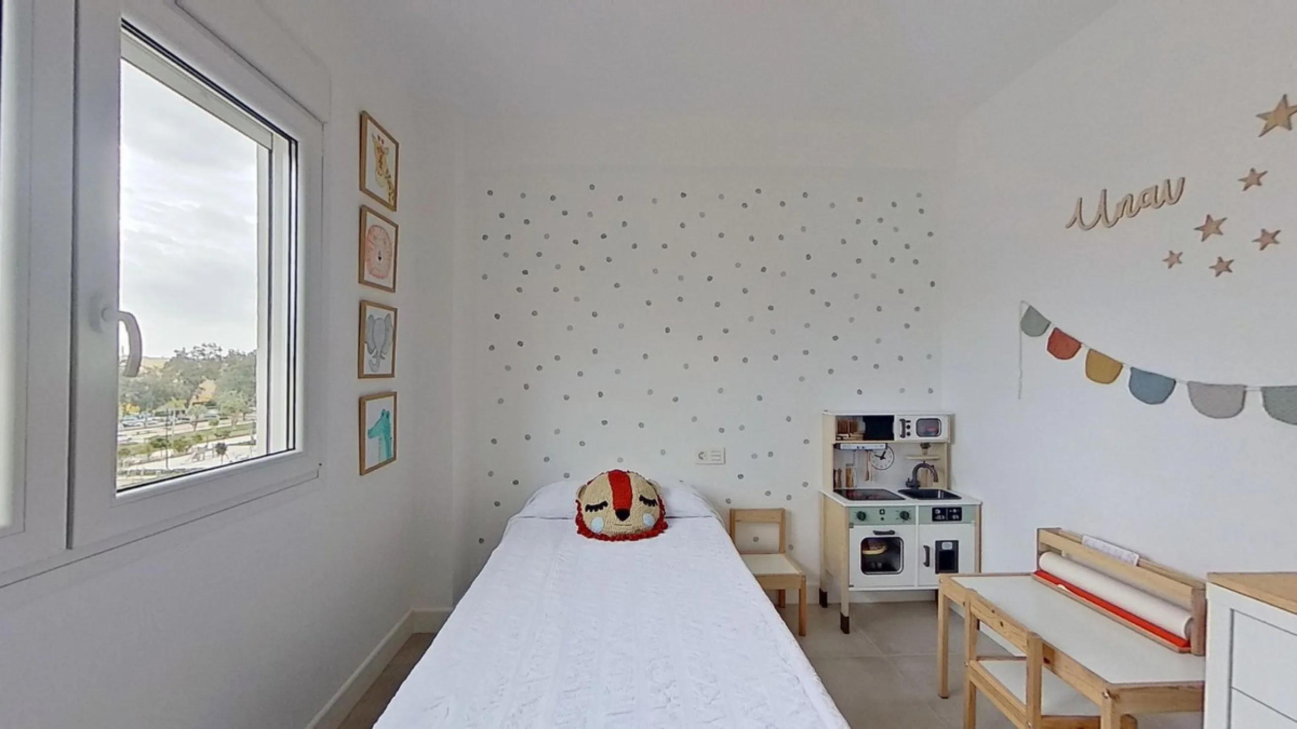 Apartment - Middle Floor Apartment в продаже в Málaga, Málaga. В доме 3 спален и 1 ванных комнат. Площадь дома 73 м²