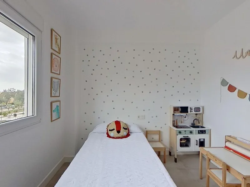 Apartment - Middle Floor Apartment в продаже в Málaga, Málaga. В доме 3 спален и 1 ванных комнат. Площадь дома 73 м²