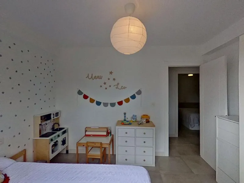 Apartment - Middle Floor Apartment в продаже в Málaga, Málaga. В доме 3 спален и 1 ванных комнат. Площадь дома 73 м²