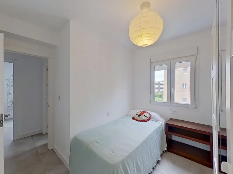 Apartment - Middle Floor Apartment в продаже в Málaga, Málaga. В доме 3 спален и 1 ванных комнат. Площадь дома 73 м²