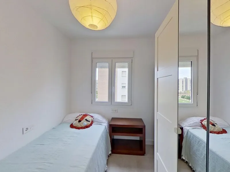 Apartment - Middle Floor Apartment в продаже в Málaga, Málaga. В доме 3 спален и 1 ванных комнат. Площадь дома 73 м²