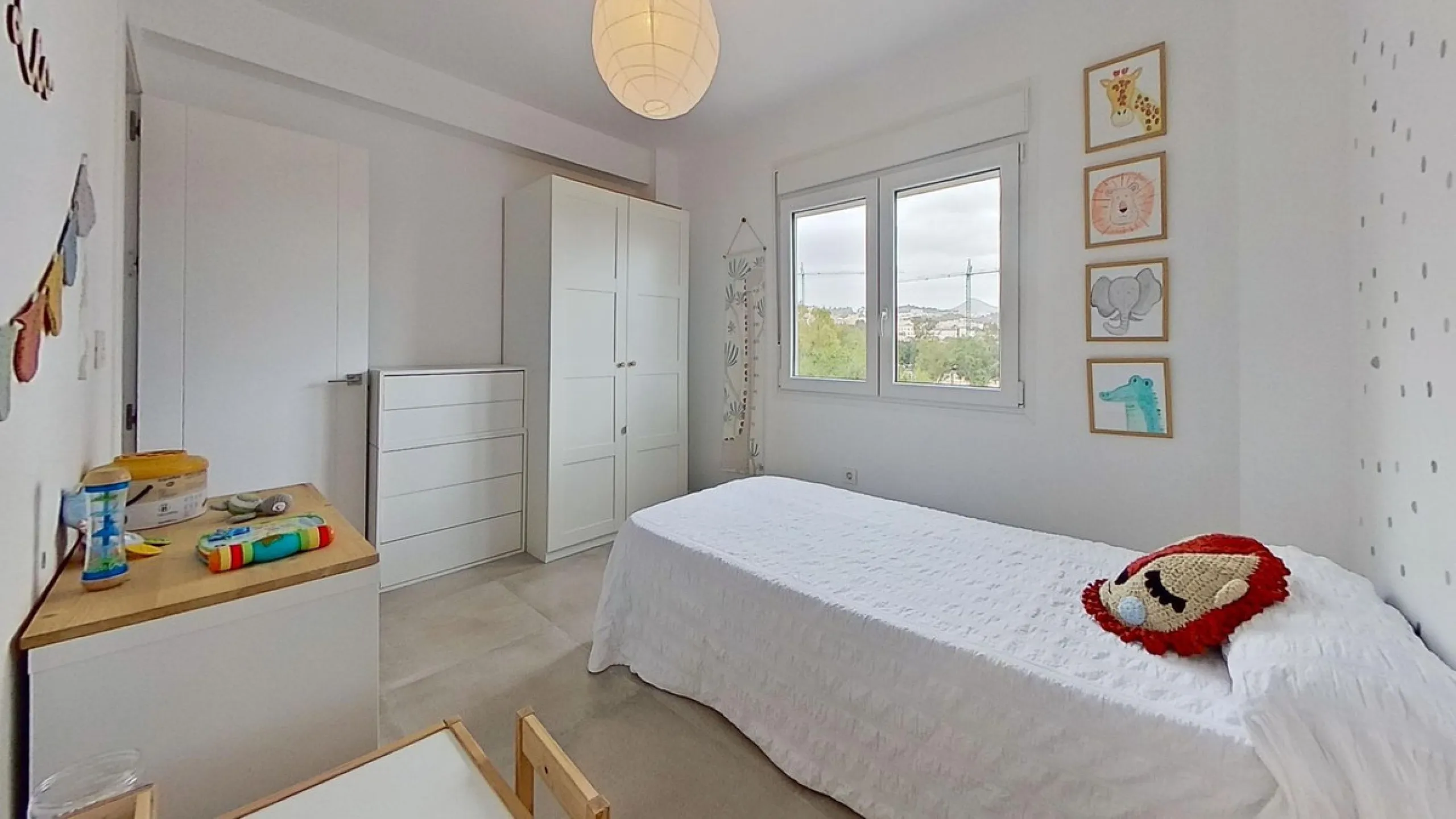 Apartment - Middle Floor Apartment в продаже в Málaga, Málaga. В доме 3 спален и 1 ванных комнат. Площадь дома 73 м²