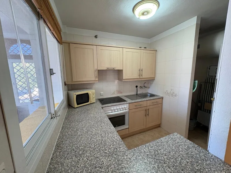 Beautiful south-facing 2-bedroom, 1-bathroom apartment located in La Reserva de Marbella.