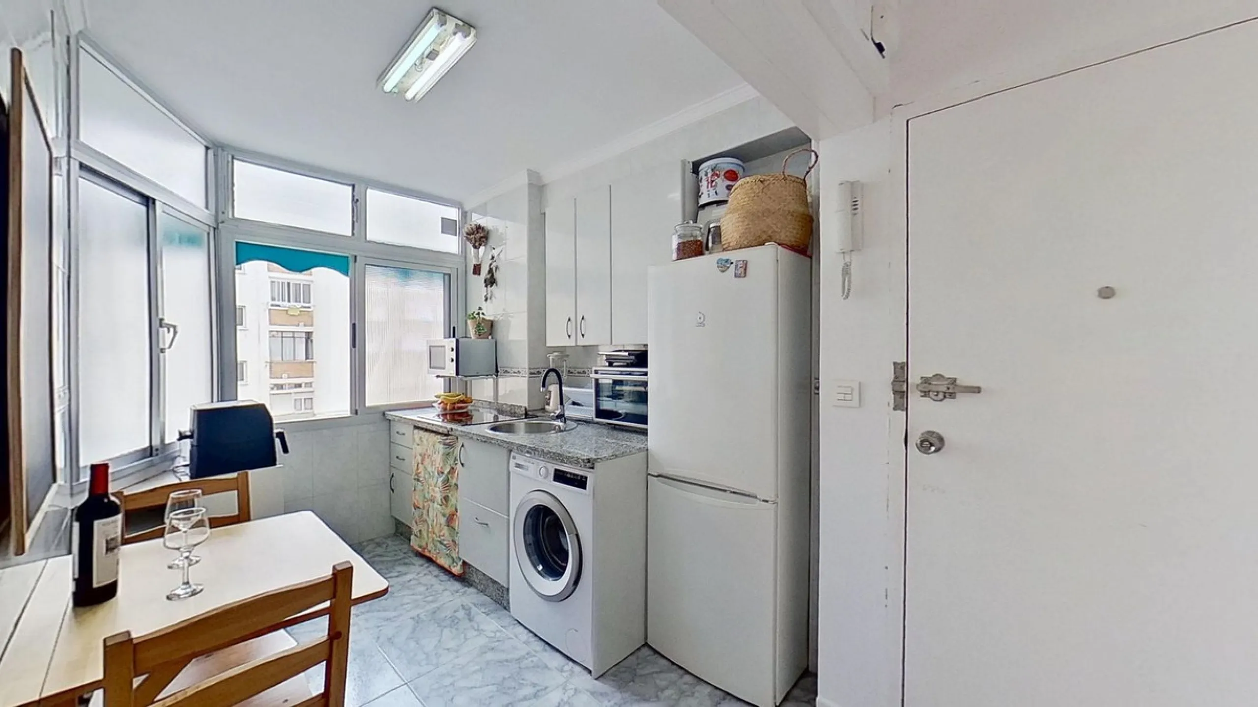 Apartment - Middle Floor Apartment в продаже в Málaga, Málaga. В доме 3 спален и 1 ванных комнат. Площадь дома 73 м²