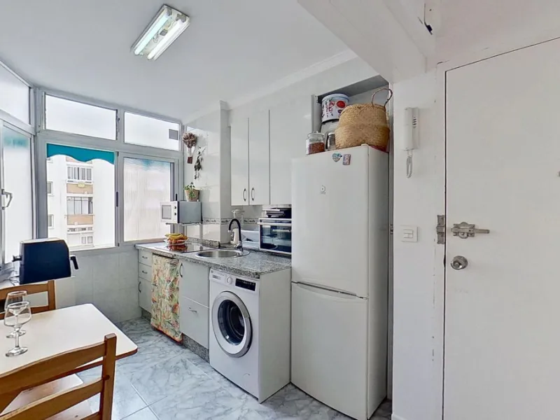 Apartment - Middle Floor Apartment в продаже в Málaga, Málaga. В доме 3 спален и 1 ванных комнат. Площадь дома 73 м²