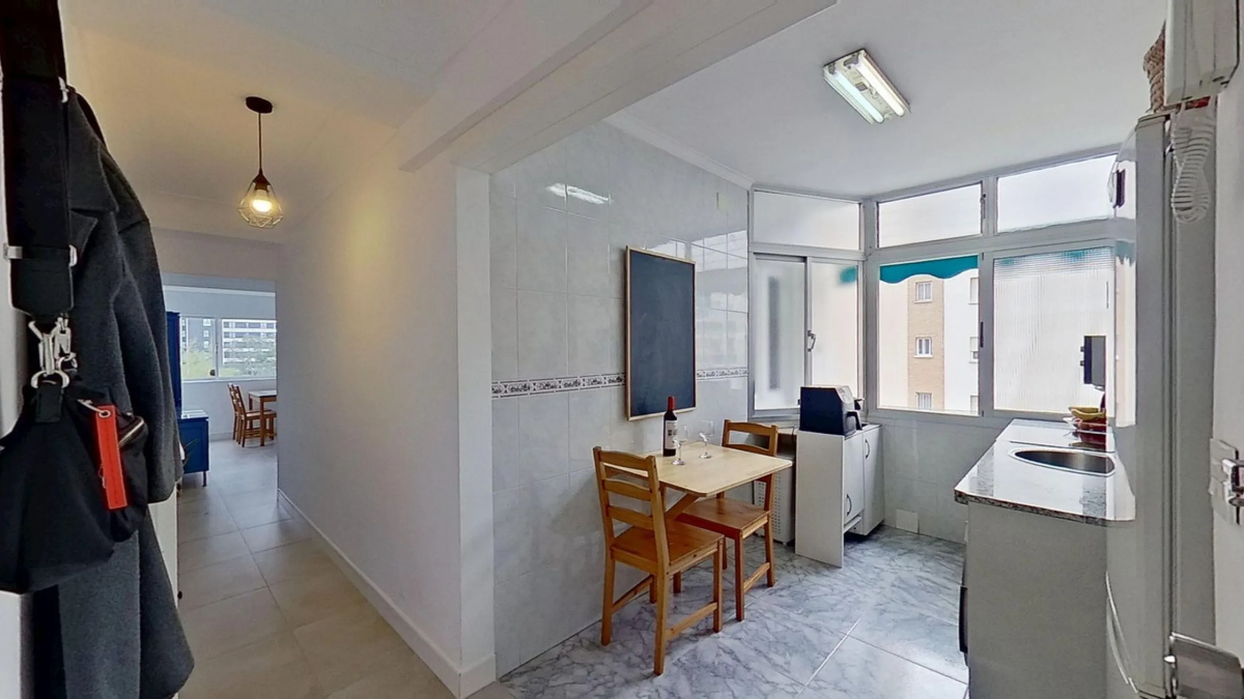 Apartment - Middle Floor Apartment в продаже в Málaga, Málaga. В доме 3 спален и 1 ванных комнат. Площадь дома 73 м²