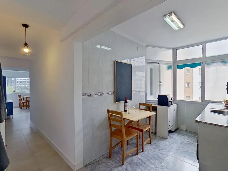 Apartment - Middle Floor Apartment в продаже в Málaga, Málaga. В доме 3 спален и 1 ванных комнат. Площадь дома 73 м²