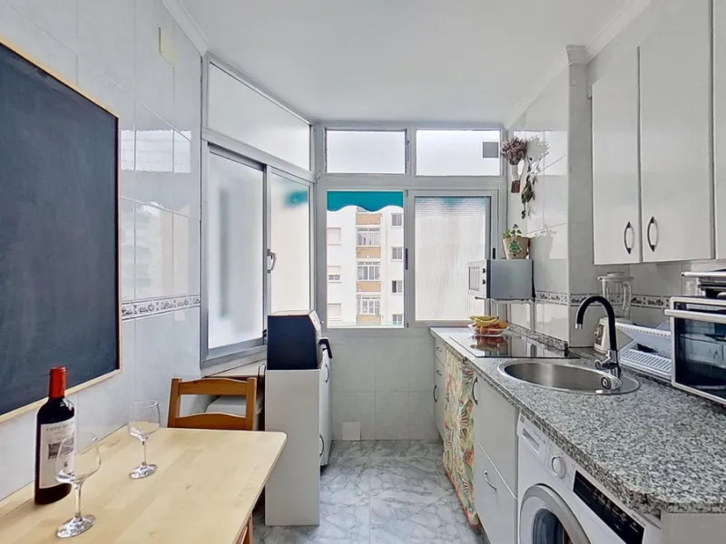 Apartment - Middle Floor Apartment в продаже в Málaga, Málaga. В доме 3 спален и 1 ванных комнат. Площадь дома 73 м²