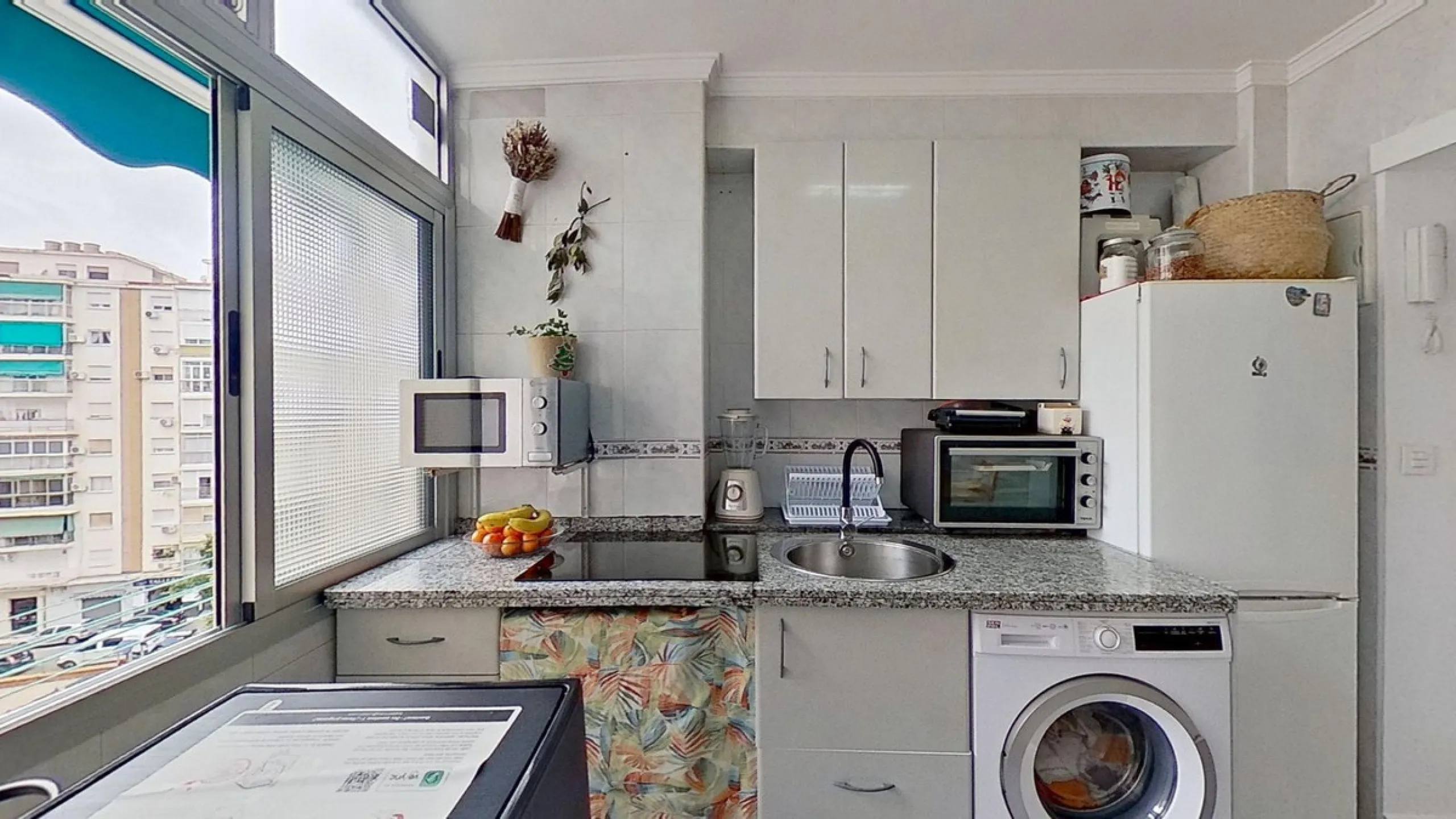 Apartment - Middle Floor Apartment в продаже в Málaga, Málaga. В доме 3 спален и 1 ванных комнат. Площадь дома 73 м²