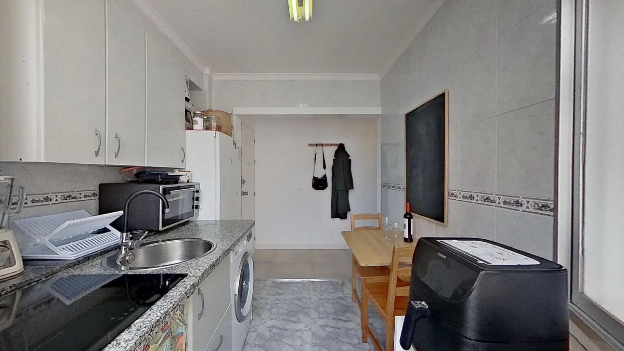 Apartment - Middle Floor Apartment в продаже в Málaga, Málaga. В доме 3 спален и 1 ванных комнат. Площадь дома 73 м²