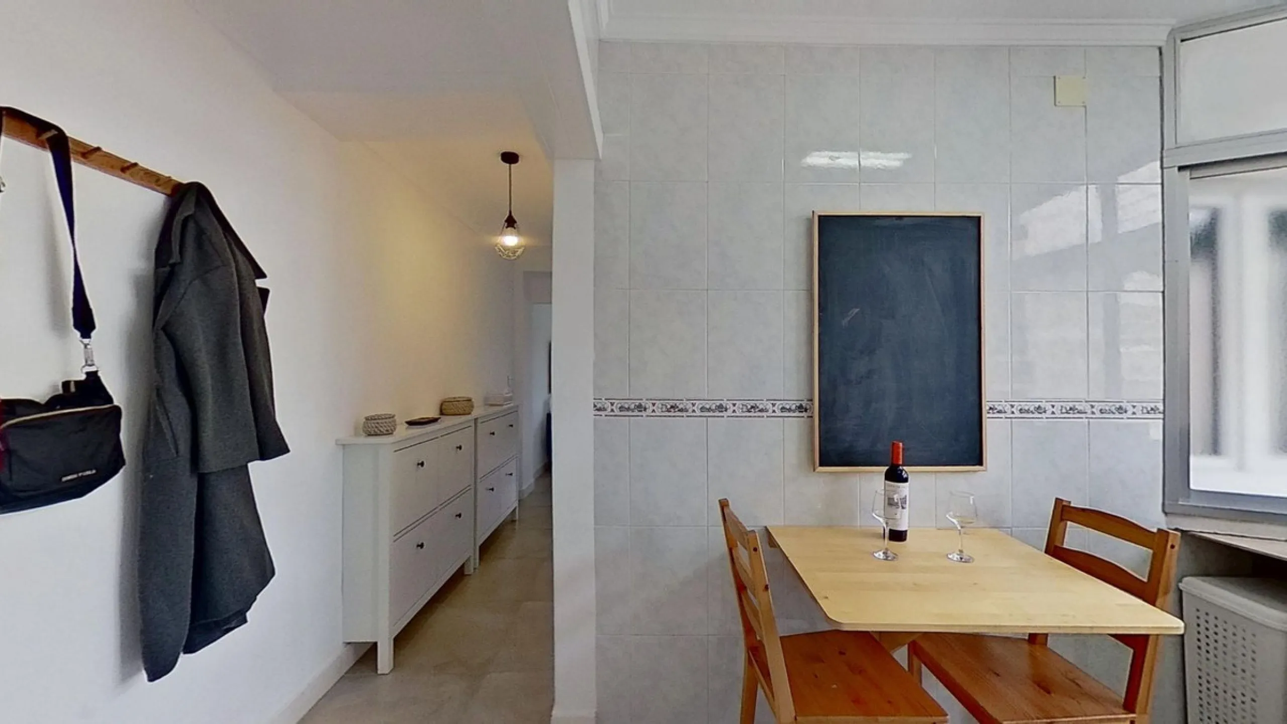 Apartment - Middle Floor Apartment в продаже в Málaga, Málaga. В доме 3 спален и 1 ванных комнат. Площадь дома 73 м²